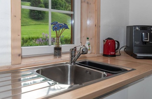 Woerth House | Ferienhaus Corelli - Ferienhaus, Dusche und Bad, WC, 2 Schlafräume