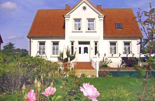 Tarnewitz Villa | Ferienhaus für 8 Personen mit Kamin & Terrasse