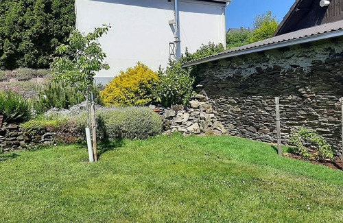 Hunerbach House | Ferienhaus in der Eifel mit Eingezäunten Garten, Haustierfreundlich