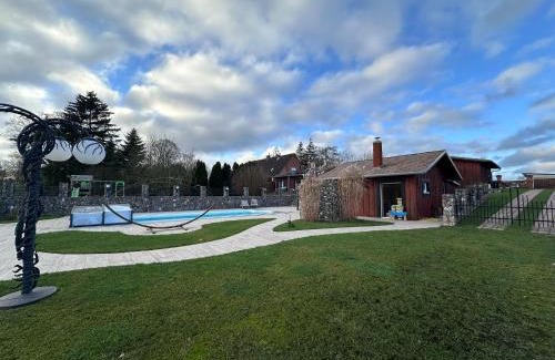Dolgen am See House | Ferienhaus MILA - Pool, Sauna, Whirlwanne, 5000qm Privatgelände mit Bolzplatz
