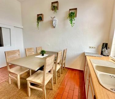Juliusplate House | Ferienhaus Weserblick am Sandstrand mit Dart, Billard und Tischkicker
