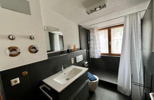 Bodman-Ludwigshafen Apartment | Ferienresidenz Seegarten - mit privatem Seezugang und hauseigenem Schwimmbad
