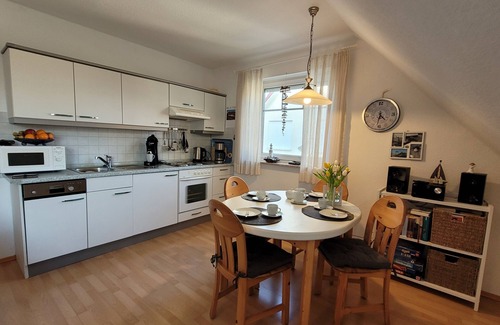 Zingst Apartment | Ferienwohnung Hoppenberg 7 "zur Kogge" Wohnung "DG Links"