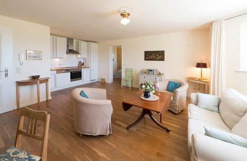 Grubnow Apartment | Ferienwohnung 1 direkt am Wasser im Gut Grubnow Rügen
