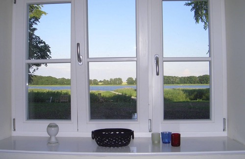 Grubnow Apartment | Ferienwohnung 1 direkt am Wasser im Gut Grubnow Rügen