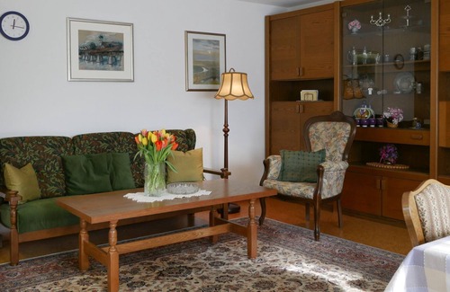Oflingen Apartment | Ferienwohnung 1, 100qm, Pergola, behindertengerecht, 2 Schlafzimmer, max. 6 Personen