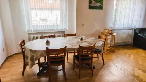 Crailsheim Apartment | Ferienwohnung 1 mit Garten