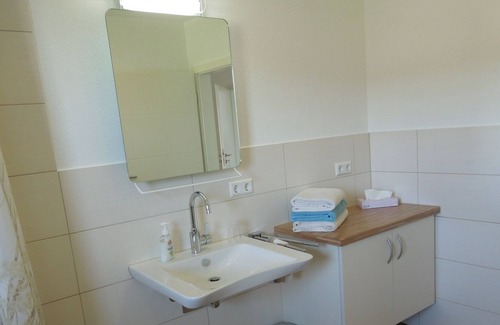 Bad Waldsee Apartment | Ferienwohnung 2, 60qm, 1 Schlafzimmer für 2 Personen barrierefrei