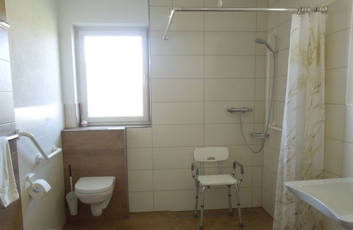 Bad Waldsee Apartment | Ferienwohnung 2, 60qm, 1 Schlafzimmer für 2 Personen barrierefrei