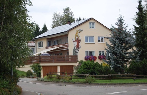 Wilhelmsdorf Apartment | Ferienwohnung 85qm, 2 Schlafzimer, max. 4 Personen
