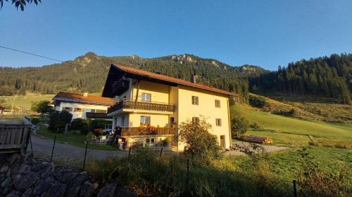 Reutte Apartment | Ferienwohnung Abendspitzblick