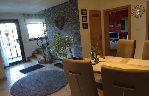 Brohl-Lutzing Apartment | Ferienwohnung Am Waldrand