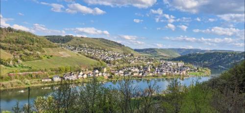 Bullay Apartment | Ferienwohnung Auf Sarret