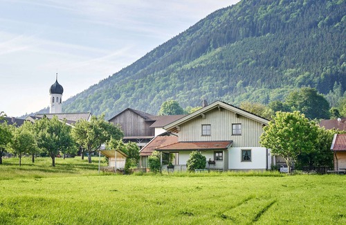 Bad Feilnbach Apartment | Ferienwohnung bis 2 Personen, 1 sep. Schlafzimmer, EG. Terrasse