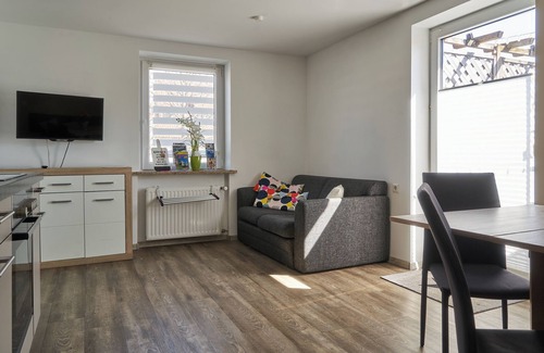 Guenzburg Apartment | Ferienwohnung Blüte mit Balkon