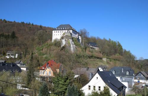 Bilstein Apartment | Ferienwohnung Burgblick Bilstein