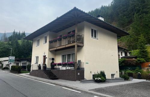 Ausservillgraten Apartment | Ferienwohnung Dolomitenheim