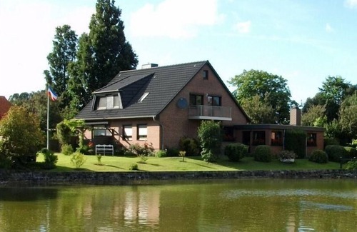 Stakendorf Apartment | Ferienwohnung Dorette in Stakendorf mit Blick über den Dorfteich
