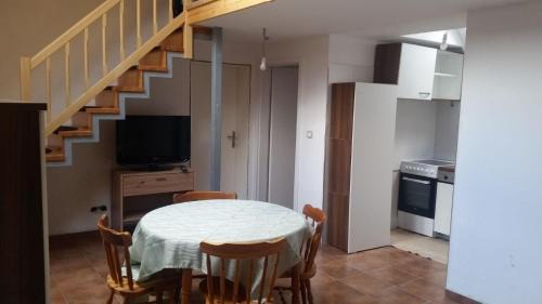 Ajdovscina Apartment | Ferienwohnung Für 4 Personen Ca 60 M Sup2 In Gozd, Krain Innerkrain