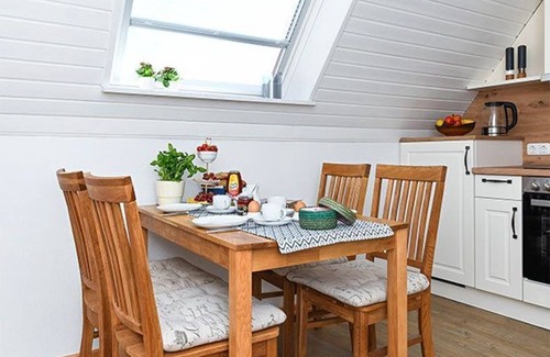 Esens Apartment | Ferienwohnung Gesine - Haus Wiesen- und Waldblick in Esens
