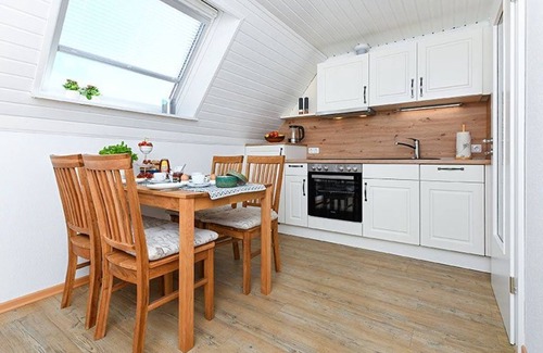 Esens Apartment | Ferienwohnung Gesine - Haus Wiesen- und Waldblick in Esens