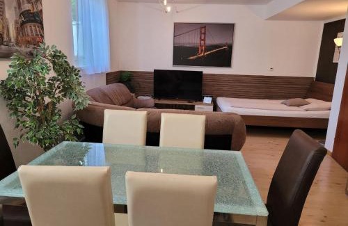 Graz-Straßgang Apartment | Ferienwohnung Hahn Graz (souterrain)