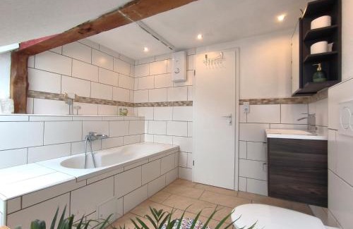 Ellingstedt Apartment | Ferienwohnung Hinz - Gemütliche Unterkunft für 2 Personen mit modernem Bad