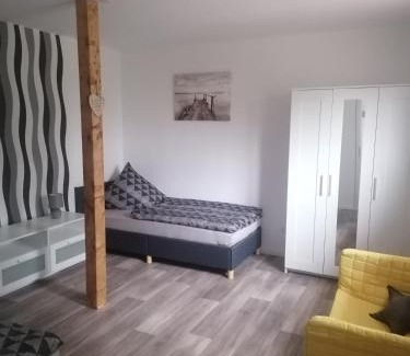 Blumenberg Apartment | Ferienwohnung I Sarrebriese