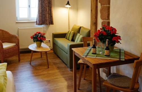 Alpirsbach Apartment | Ferienwohnung im Denkmal 2, 70qm, 2 Schlafzimmer, Terrasse, max. 4 Personen