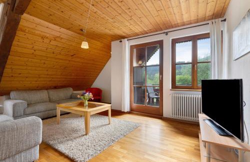 Schenkenzell Apartment | Ferienwohnung im Hof 120qm