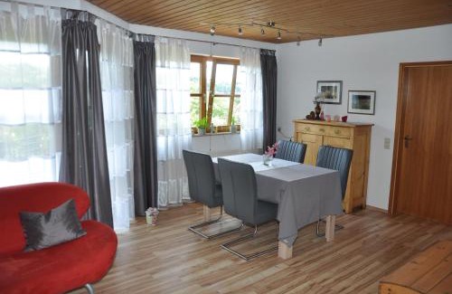 Ebenweiler Apartment | Ferienwohnung im Rosengarten