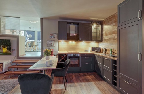 Bahrdorf Apartment | Ferienwohnung in Luxusvilla