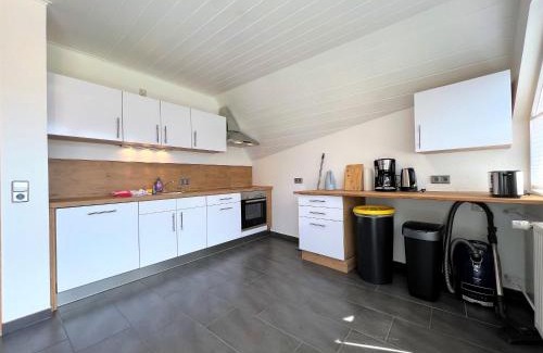 Schenkenzell Apartment | Ferienwohnung Kinzigblick - Balkon - Für Kinder - mit Bettwäsche & Handtücher