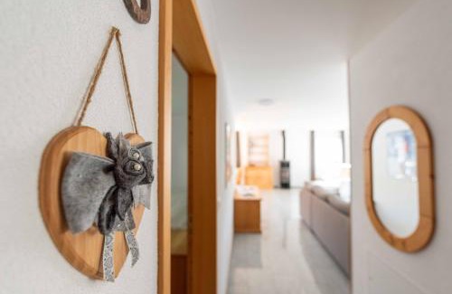 Spluegen Apartment | Ferienwohnung Mengelt, Splügen