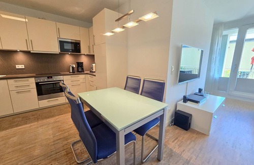 Binz Apartment | Ferienwohnung mit 1 Schlafzimmer, Kamin und Balkon