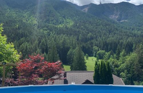 Huttendorf Apartment | Ferienwohnung mit Bergblick in Bad Bleiberg