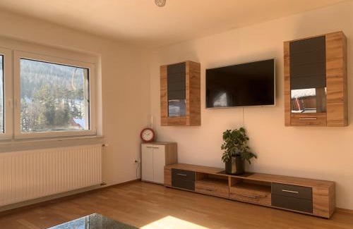 Huttendorf Apartment | Ferienwohnung mit Bergblick in Bad Bleiberg