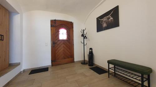 Stephanskirchen Apartment | Ferienwohnung mit Alpenblick - Kufstein Suite am Simssee