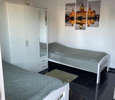 Bemerode Apartment | Ferienwohnung mit Fußbodenheizung nahe Messe, gratis Parkplatz und Abstellplatz E - Bike