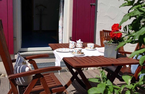 Absberg Apartment | Ferienwohnung mit möblierter Holzterrasse