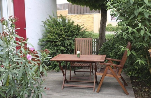 Absberg Apartment | Ferienwohnung mit möblierter Holzterrasse und separatem Kinderzimmer