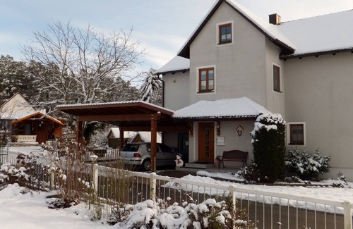 Haundorf Apartment | Ferienwohnung mit tollem Seeblick und Liegewiese