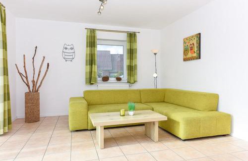 Esens Apartment | Ferienwohnung Muschel 1 mit Terrasse und Garten, Bensersiel