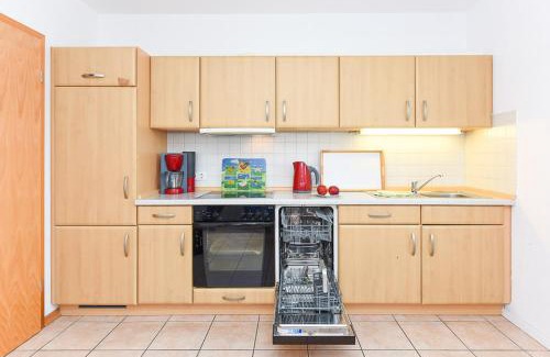 Esens Apartment | Ferienwohnung Muschel 1 mit Terrasse und Garten, Bensersiel