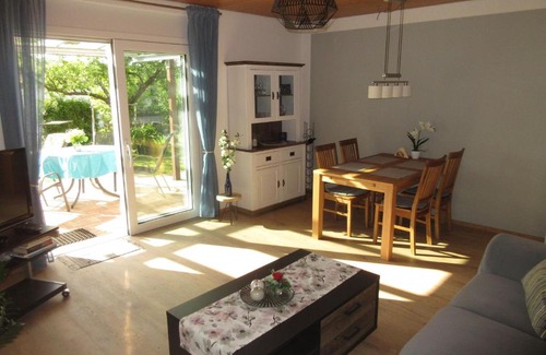 Bad Konig Apartment | Ferienwohnung Obstgarten