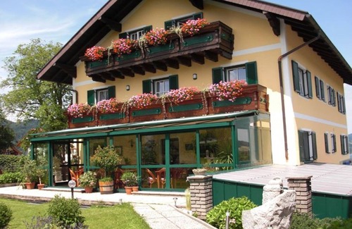 Tiefgraben Apartment | Ferienwohnung Seeblick 1. Stock - Pension Winter Am Irrsee