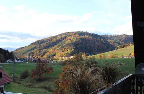 Oberglottertal Apartment | Ferienwohnung Talblick, 50qm mit 2 Schlafräume und Balkon für max. 5 Personen