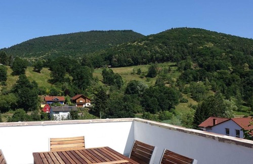 Dernbach Apartment | Ferienwohnung Uhu - Haus am Lindenbaum