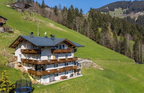 Schwendau Apartment | "Ferienwohnung Valentina" Close to the Ski Resorts Penken & Ahorn with Mountain View