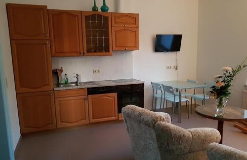 Greiz Apartment | Ferienwohnung West - Alte Schule Sachswitz